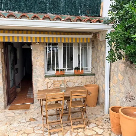 A Comfortable 5 Minutes From Golfet Apartmán *