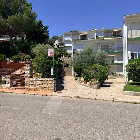 A Comfortable 5 Minutes From Golfet Apartment *